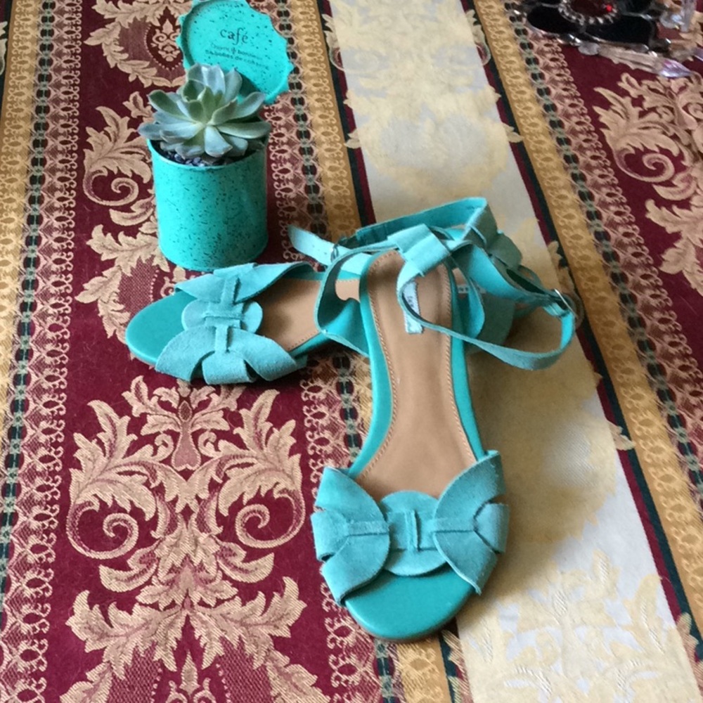 So cute Suede sandals🌸🌱. NWOT.